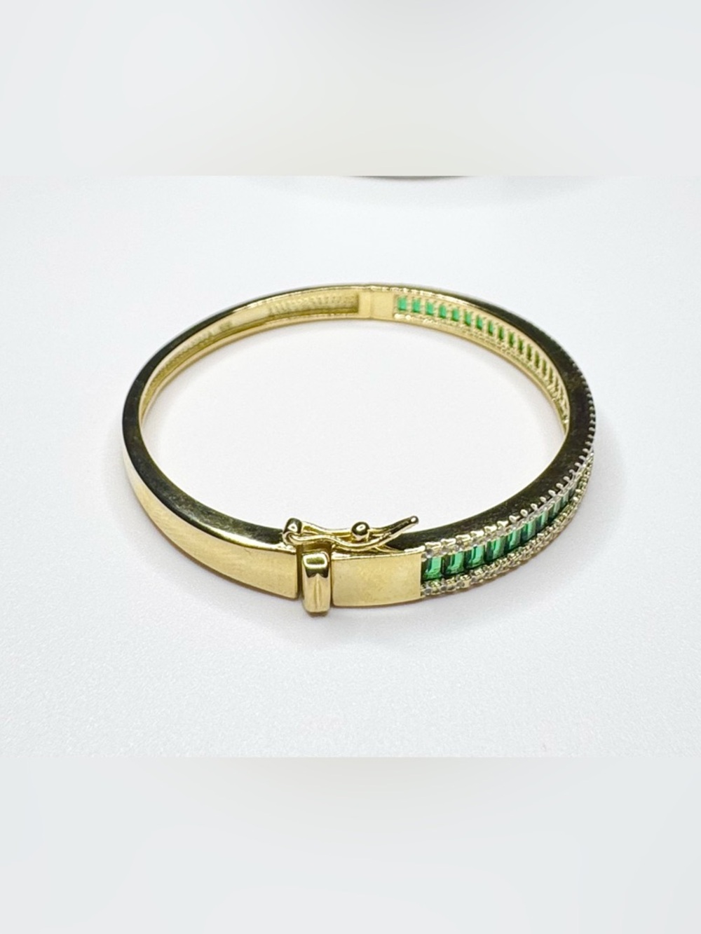 Green Emerald Bangle Bracelet - 18K Gold - Picture 5 of 8